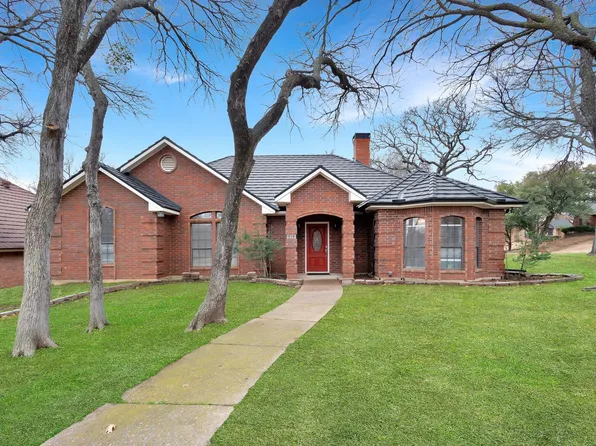 717 Ashley Dr, Hurst, TX 76054