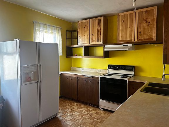 5th image of 915 N Chestnut