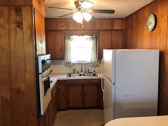 5th image of 184 Laramie Cir