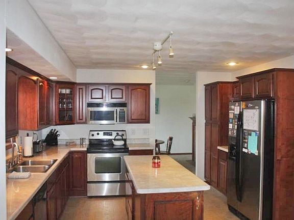 2nd image of 610 Bretts Way
