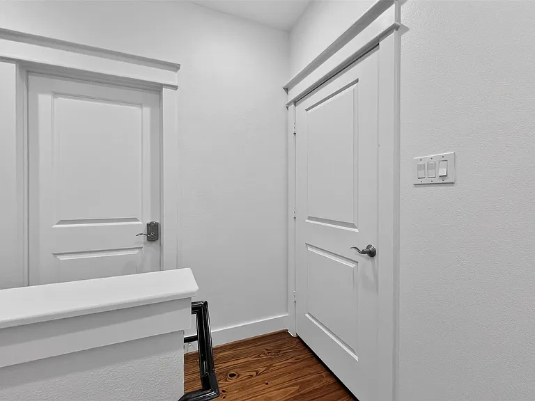 205 Riley Ln — Photo 8
