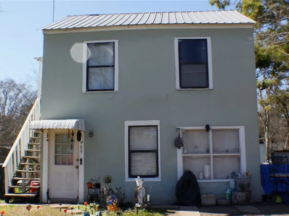 409 N Avenue D, Waelder, TX 78959