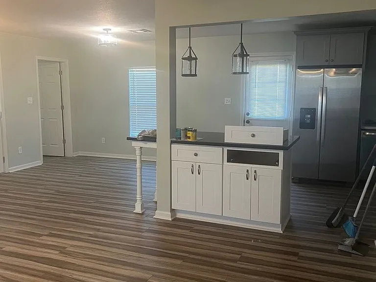 1002 Holly St — Photo 9