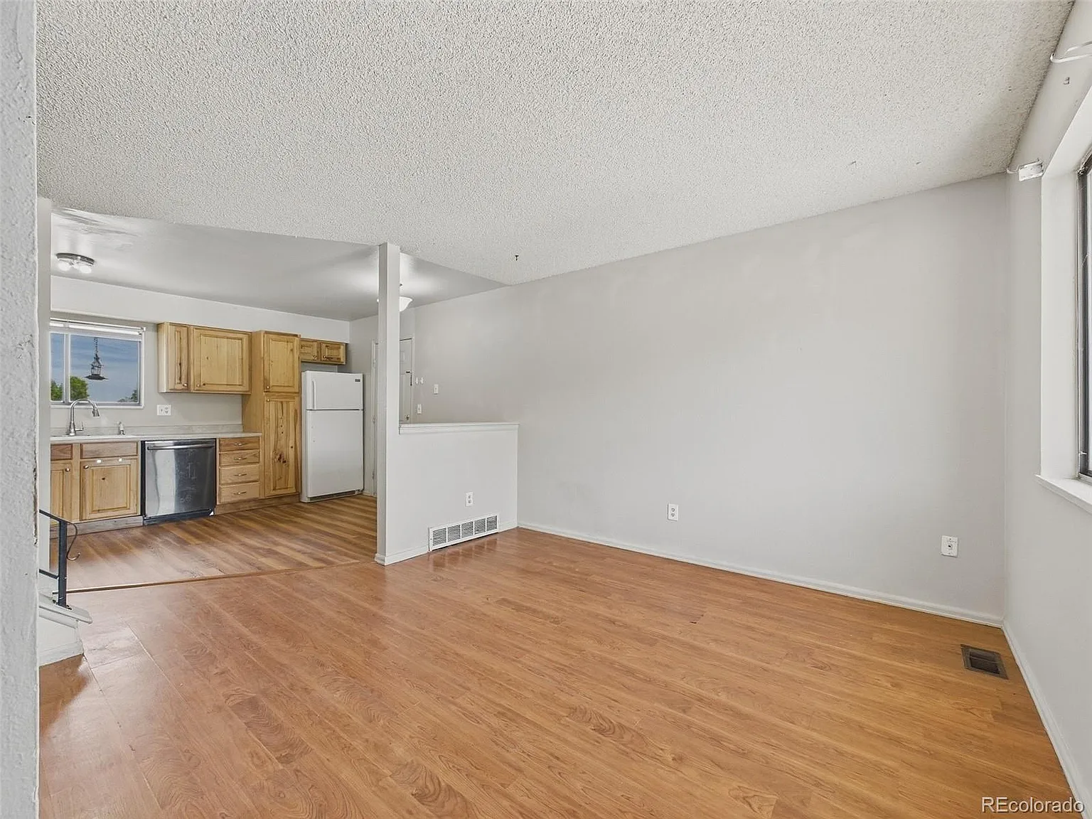 3 bed, 1.5 bath, 1568 sqft, $2,600 — Photo 2