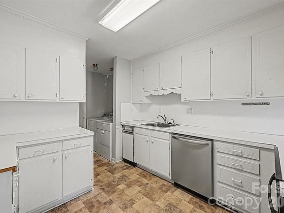 5th image of 6727 Constitution Ln