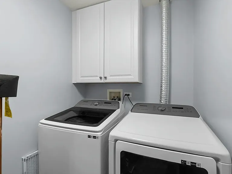 604 Lincoln Station Dr — Photo 17