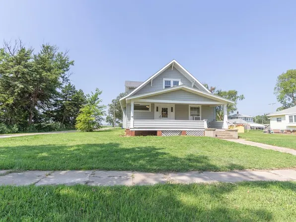 920 Maple St, Gypsum, KS 67448