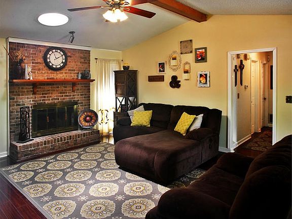 pic family room WEB