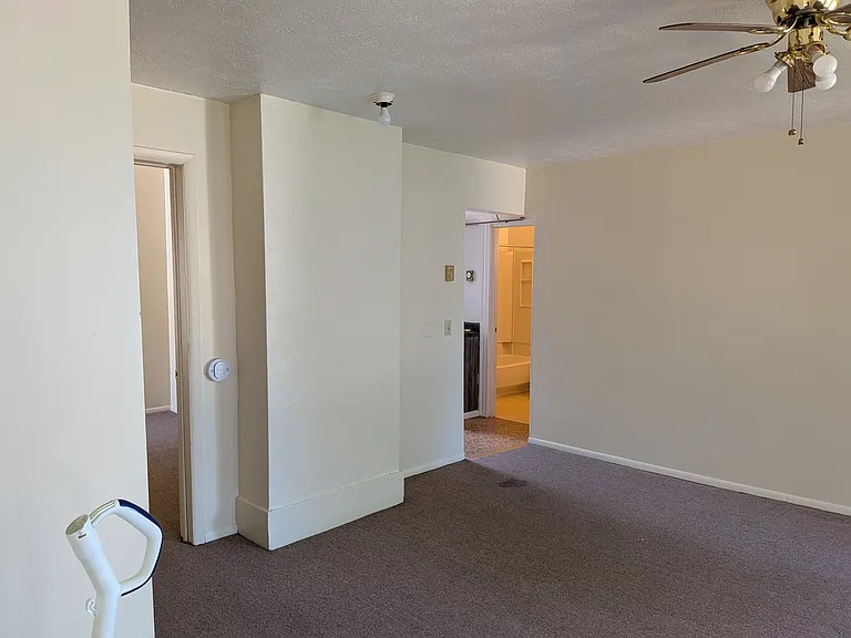 Lake Ave — Photo 1