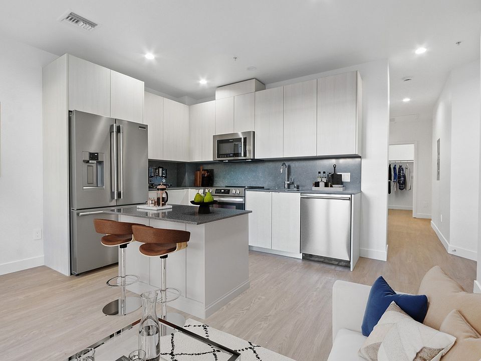 1st image of 11640 Mayfield Ave #5031033