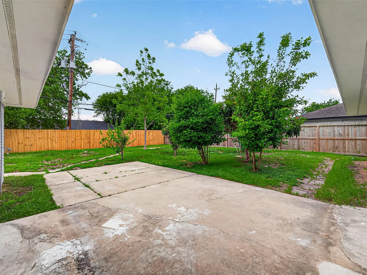 4 bed, 2.0 bath, 1986 sqft, $2,650 — Photo 4