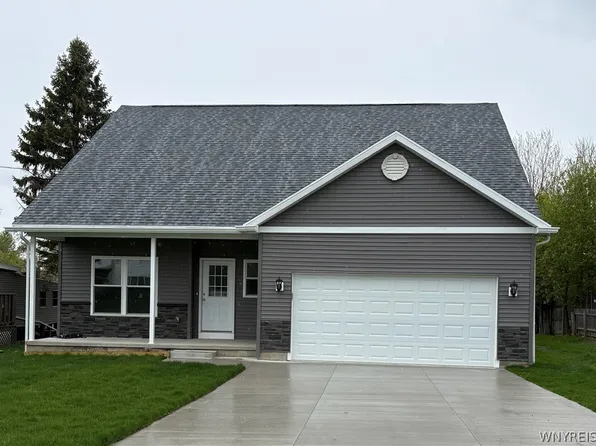 5200 Berg Rd, Buffalo, NY 14218