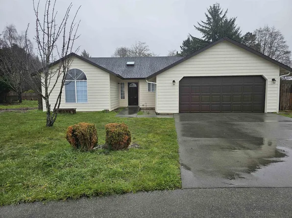 120 Georgetown Pl, Crescent City, CA 95531