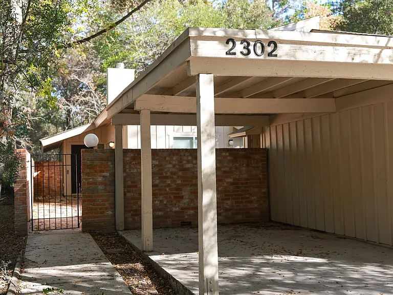 2302 W Settlers Way — Photo 2