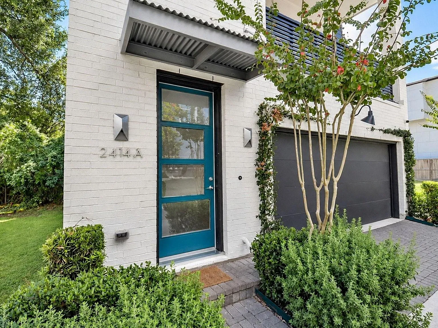 3 bed, 3.5 bath, 2265 sqft, $3,400 — Photo 2