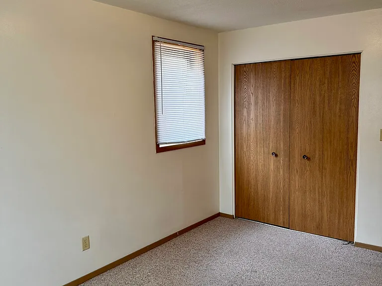 612 E Court St #11 — Photo 9