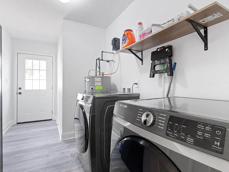 2815 W Lloyd St — Photo 21