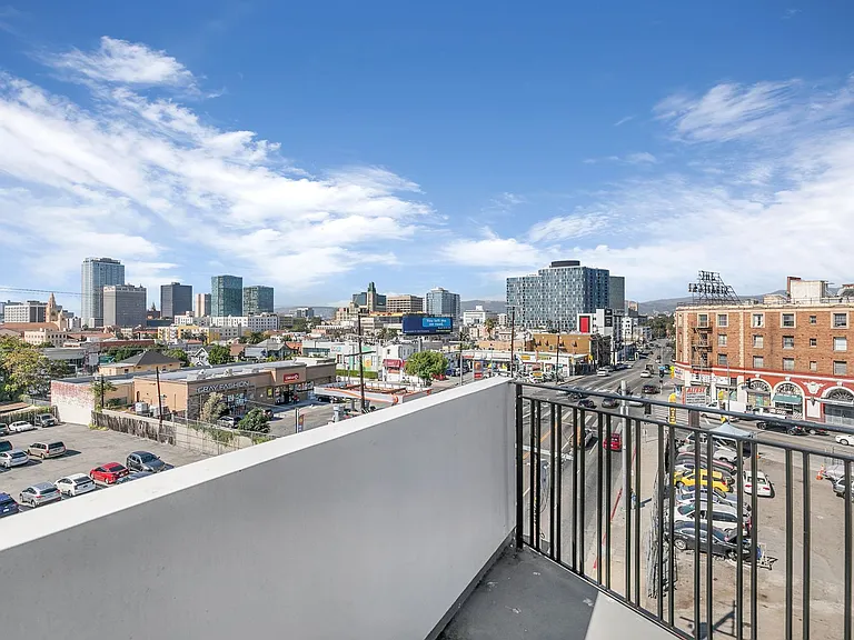 825 Coronado-Building — Photo 85