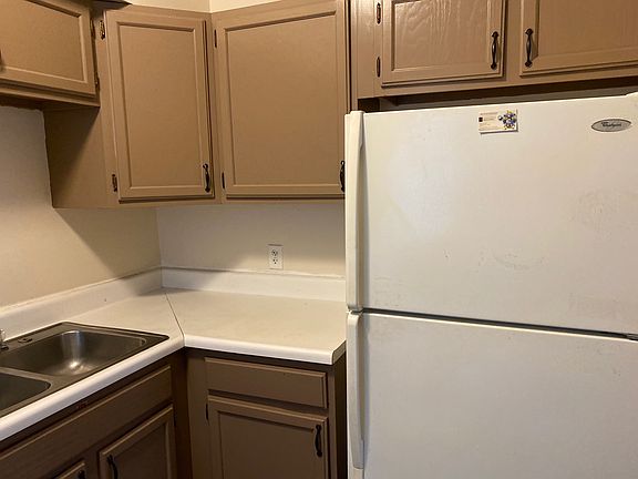 4th image of 118 Cottage St APT 7