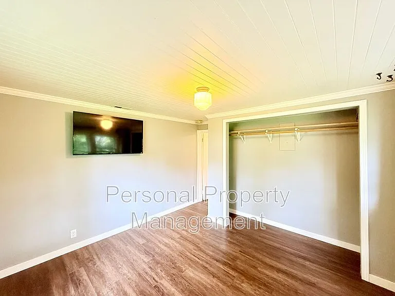 2234 N L St — Photo 14