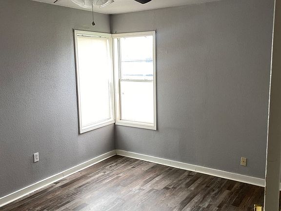 5th image of 205 College Dr