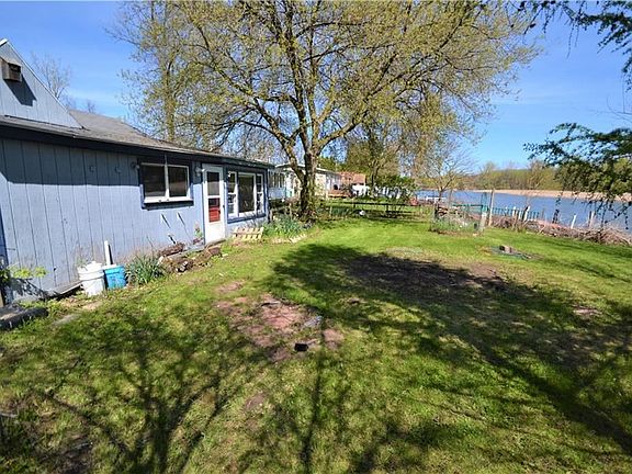 5th image of 226 Canal Dr W