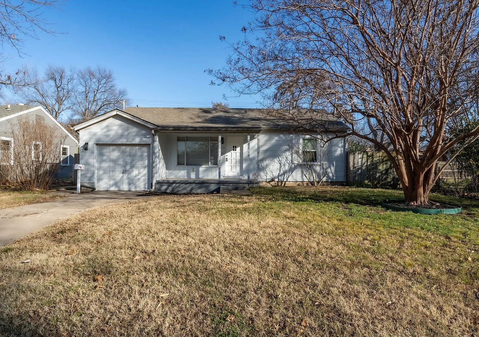Midtown 3 Bedroom Gem! Available for immediate move in! — Photo 1