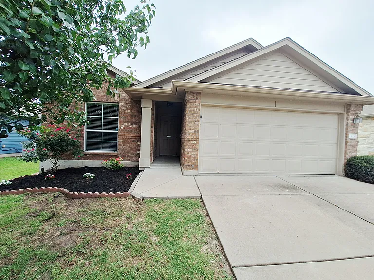 325 Comal Run — Photo 1
