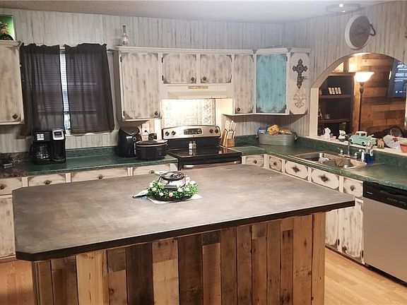 4th image of 309 Willow Dr