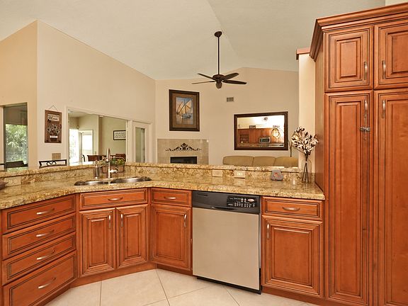 3rd image of 5005 Winchester Dr