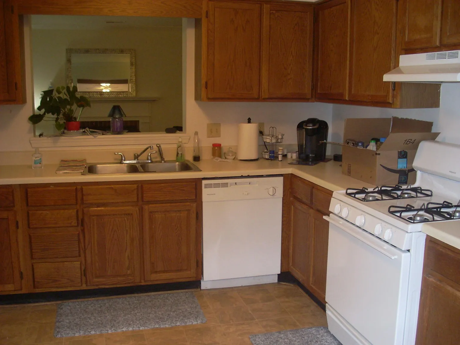 2 bed, 1.5 bath, 1348 sqft, $1,800 — Photo 3