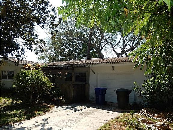 2nd image of 2217 Lakewood Dr