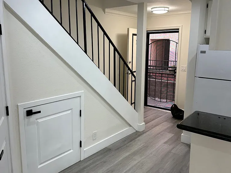 720 N Eucalyptus Ave #104 — Photo 3