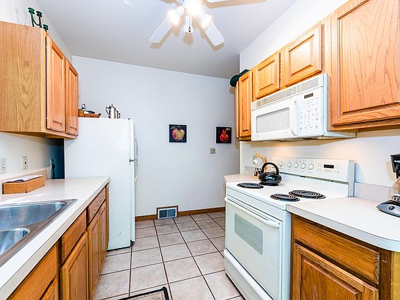 2nd image of 4153 Hillside Trl