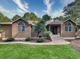 24 Red Creek Cir, Hampton Bays, NY 11946