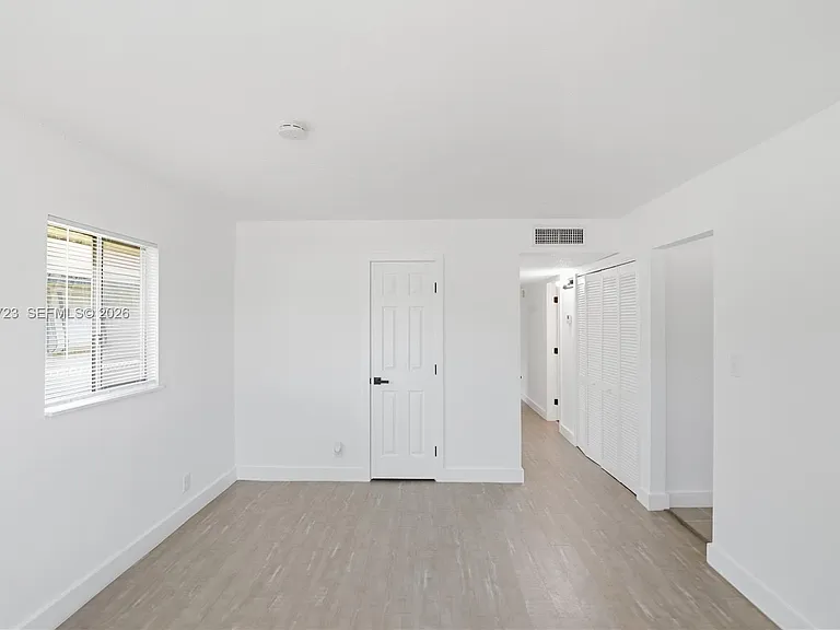 921 NW 5th Ave — Photo 3