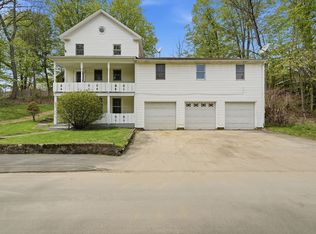 10 Crescent St, Huntington, MA 01050