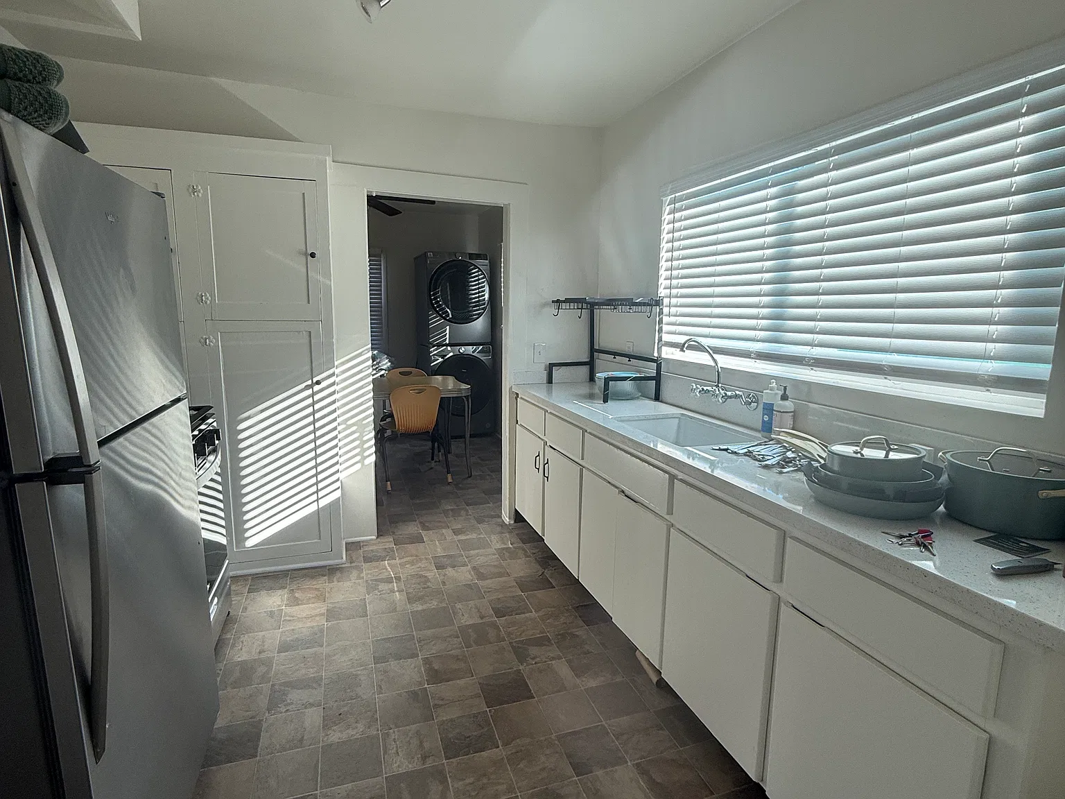 5 bed, 2500 sqft, $1,150 — Photo 4