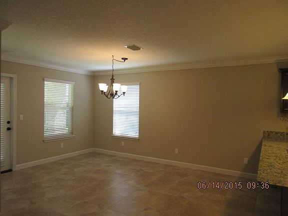 4th image of 303 Clifford St