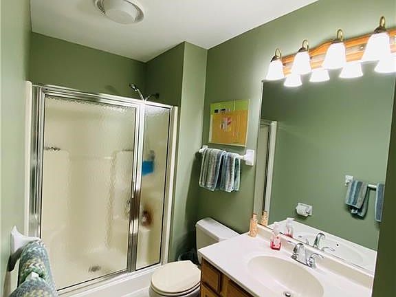 4th image of 22 Burke Dr