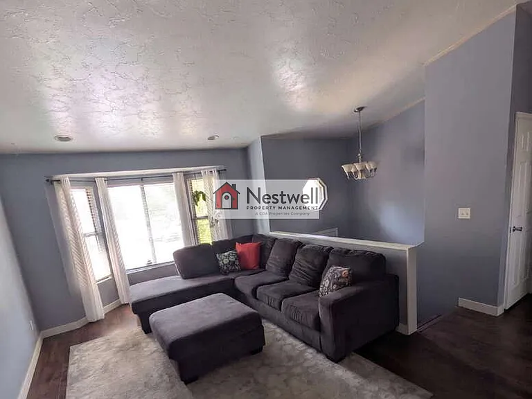1637 W Crystal Ridge Dr — Photo 1