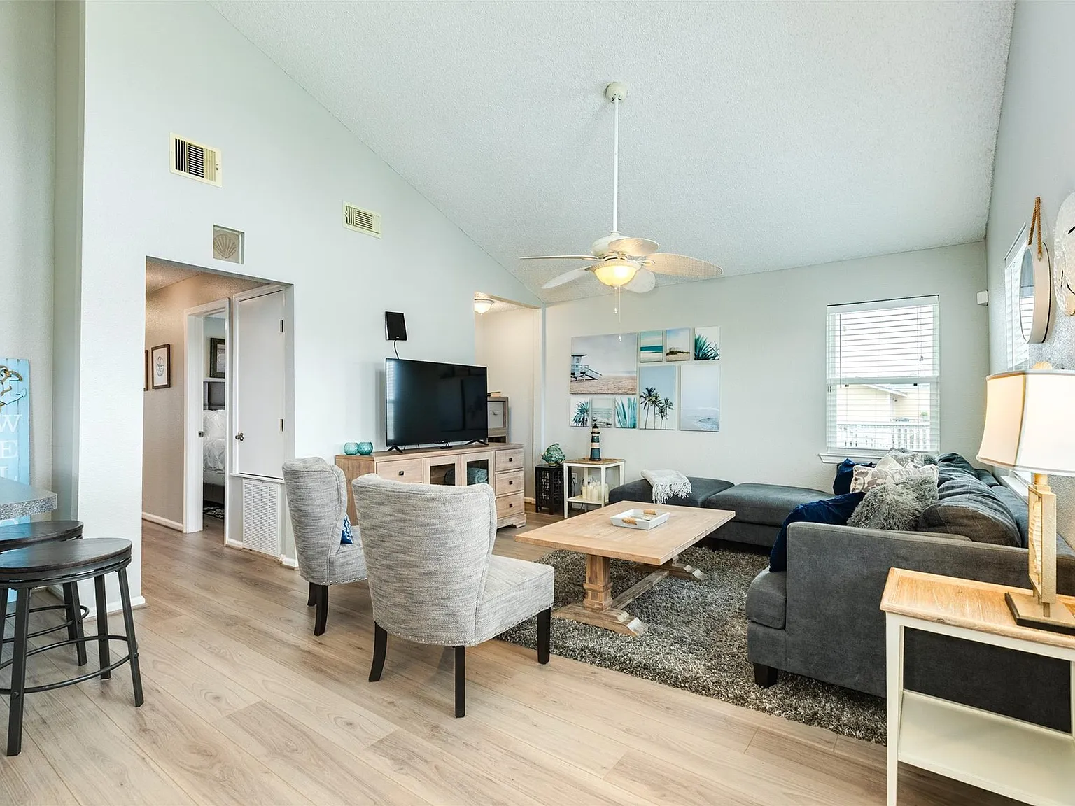 3 bed, 1.0 bath, 1120 sqft, $3,800 — Photo 4
