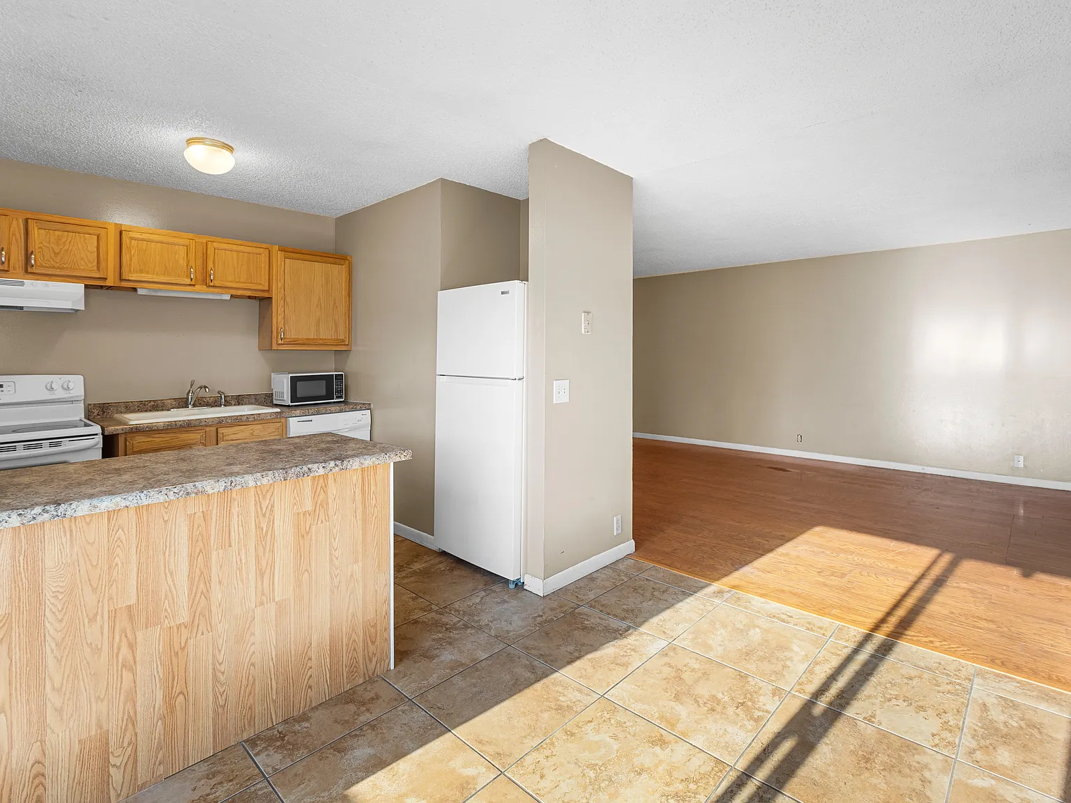 715 ManApart — Photo 3