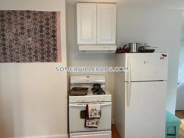 4 bed, 999 sqft, $5,000 — Photo 3
