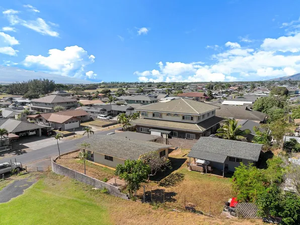 504 Kaulana St, Kahului, HI 96732