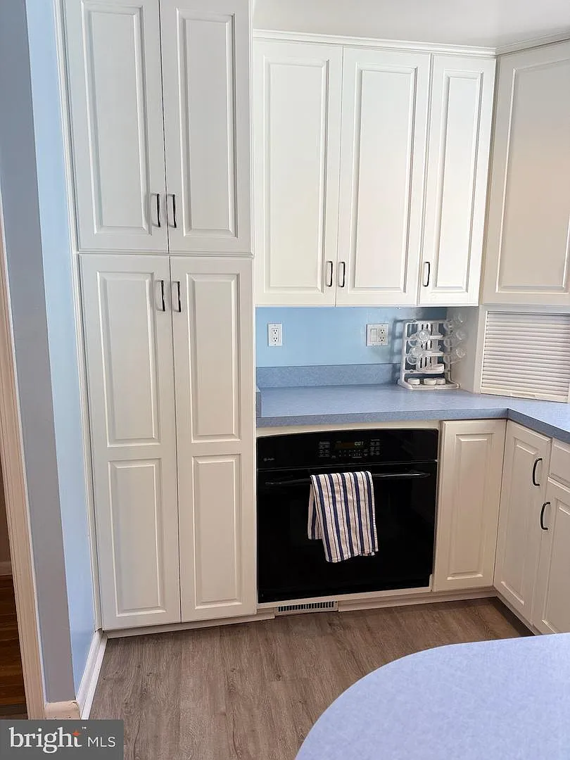 3 bed, 2600 sqft, $3,950 — Photo 3