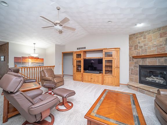 3rd image of 3421 Cobblestone Ln