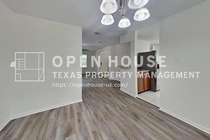 1611 Sterling Village Dr — Photo 7