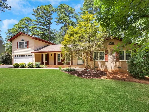 2542 Maclaren Cir, Dunwoody, GA 30360