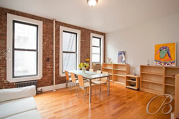 Sold by Bellmarc Realty | media 8